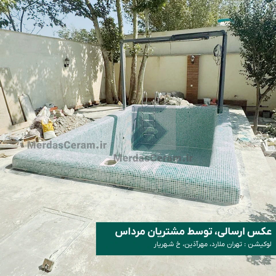 نمونه کار شده کاشی استخری سبز آبی اقیانوسی، در استخر روباز باغ و ویلا